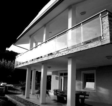 glass_balkon_zunanja-c-blackwhite