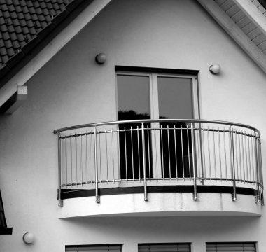 vintage_balkon-1-scaled-blackwhite